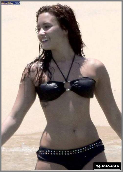 Голая звезда Деми Ловато