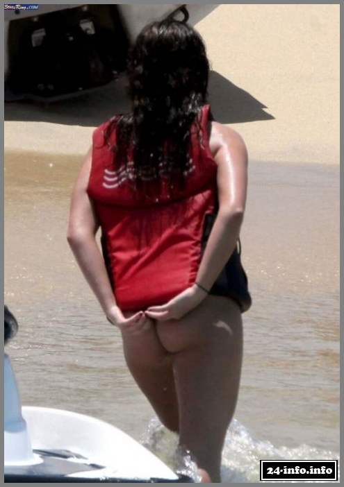 Голая звезда Деми Ловато