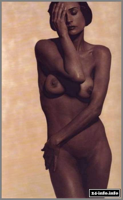 Голая звезда Деми Мур