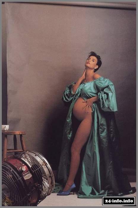 Голая звезда Деми Мур