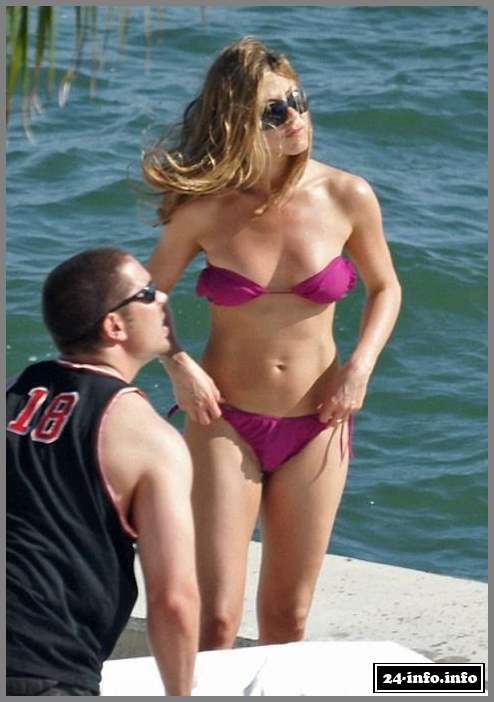 Голая звезда Дженифер Энистон