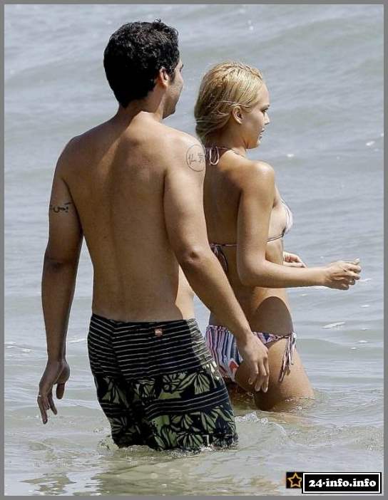 Голая звезда Джессика Альба