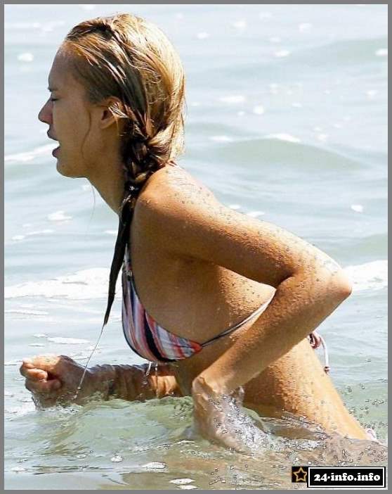 Голая звезда Джессика Альба