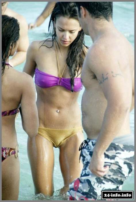 Голая звезда Джессика Альба