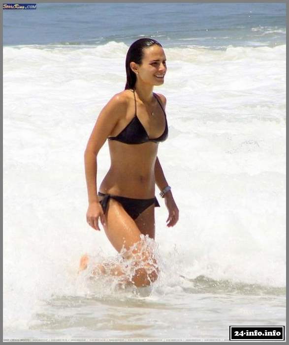 Голая звезда Джордана Брюстер