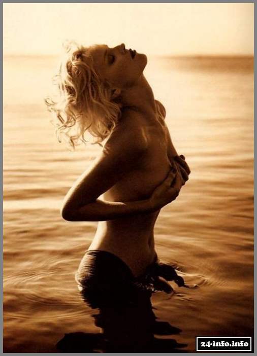 Голая звезда Ева Герцигова