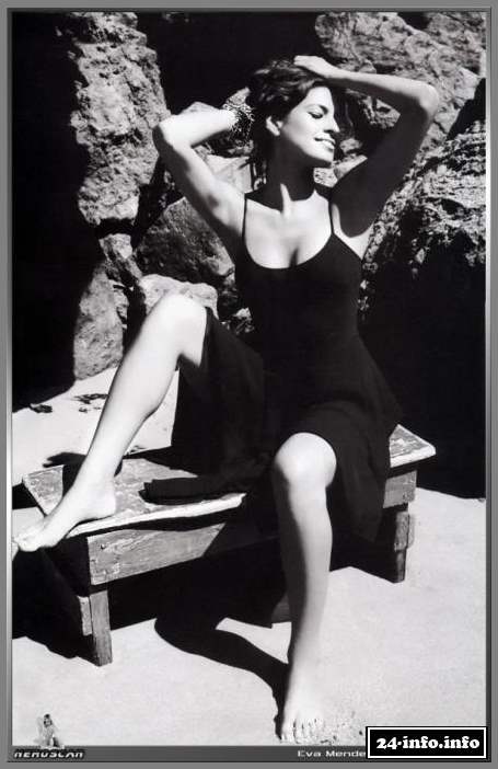 Голая звезда Ева Мендес