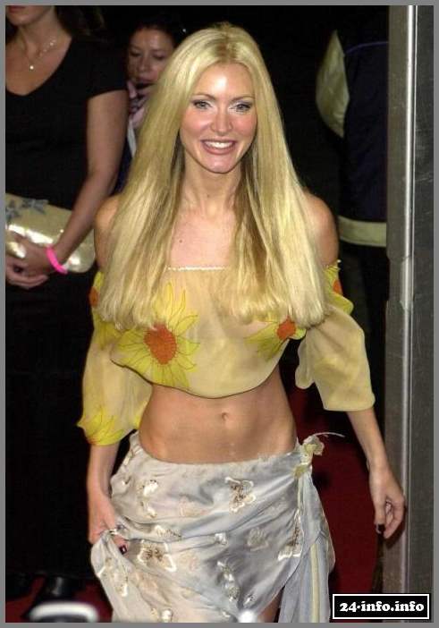 Голая звезда Каприс Боуретте