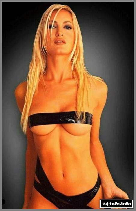 Голая звезда Каприс Боуретте