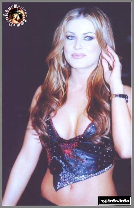 Голая звезда Кармен Электра