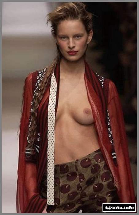 Голая звезда Каролина Куркова