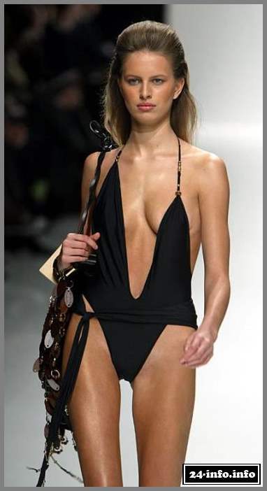 Голая звезда Каролина Куркова