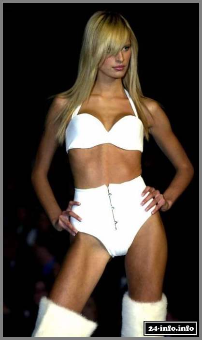 Голая звезда Каролина Куркова