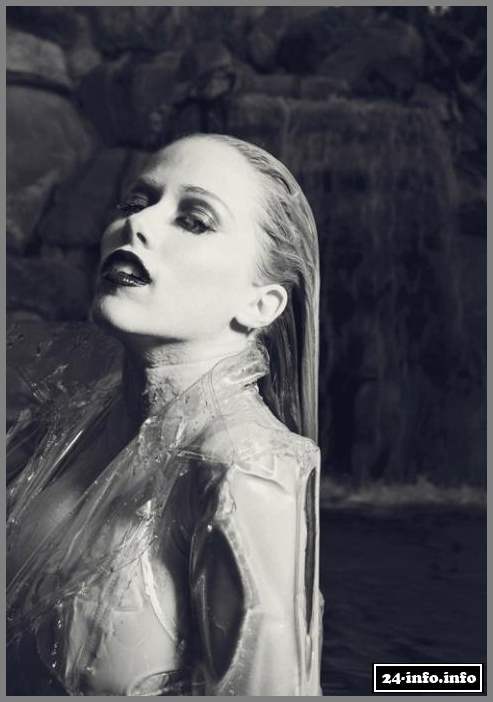 Голая звезда Кендра Уилкинсон