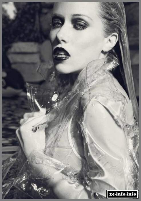 Голая звезда Кендра Уилкинсон