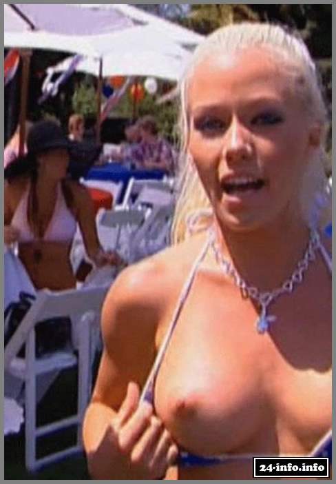 Голая звезда Кендра Уилкинсон