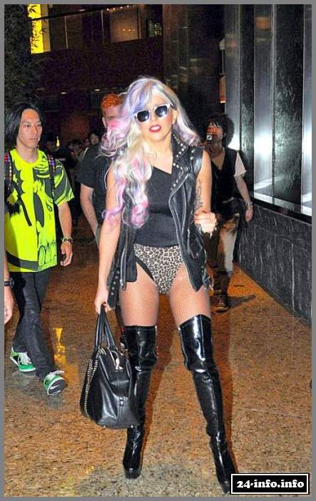 Голая звезда Леди Гага