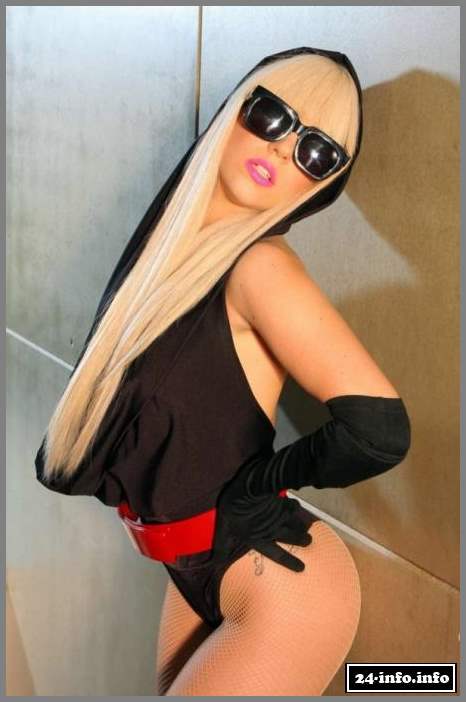 Голая звезда Леди Гага