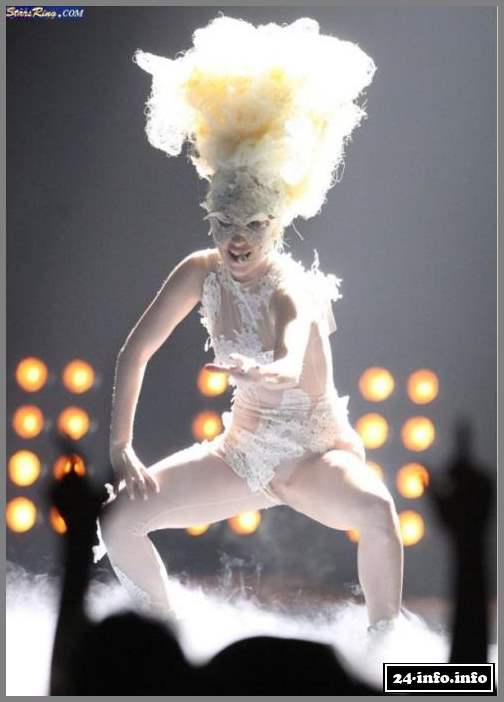 Голая звезда Леди Гага