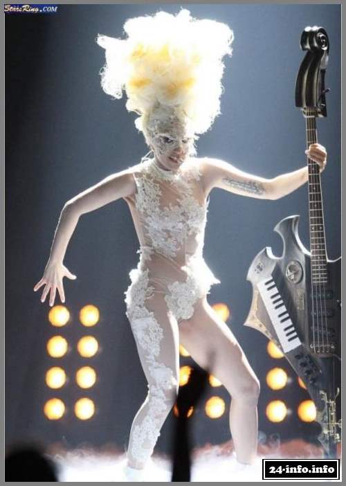 Голая звезда Леди Гага