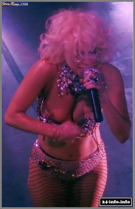 Голая звезда Леди Гага