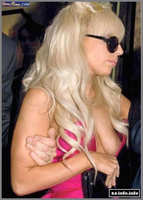 Голая звезда Леди Гага