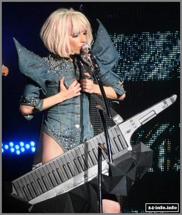 Голая звезда Леди Гага