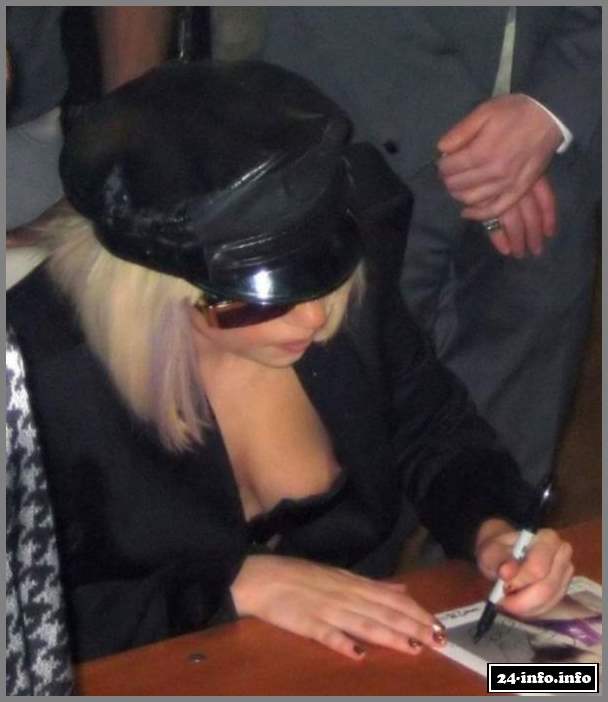 Голая звезда Леди Гага