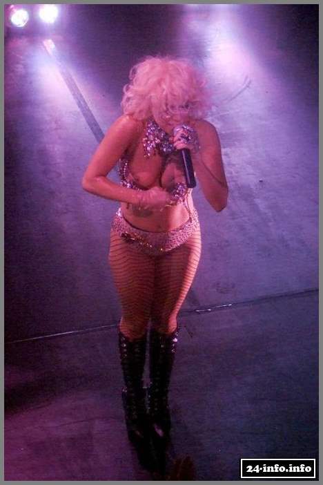 Голая звезда Леди Гага