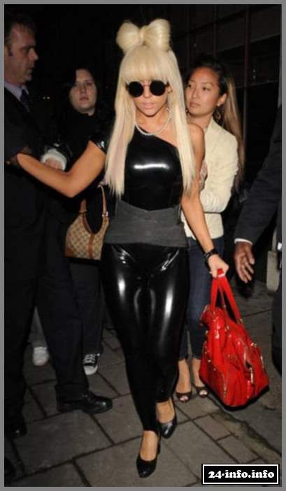 Голая звезда Леди Гага