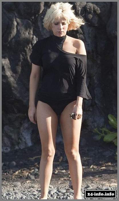 Голая звезда Леди Гага