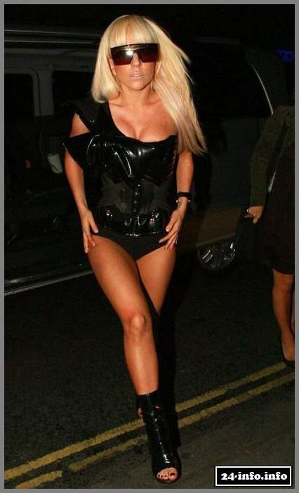 Голая звезда Леди Гага