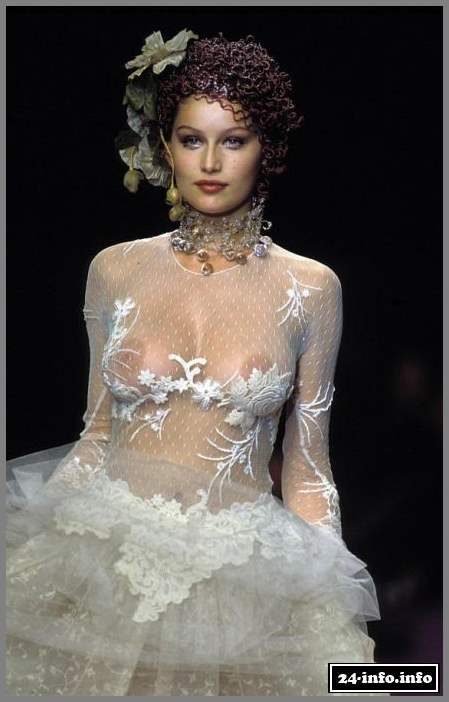 Голая звезда Летиция Каста