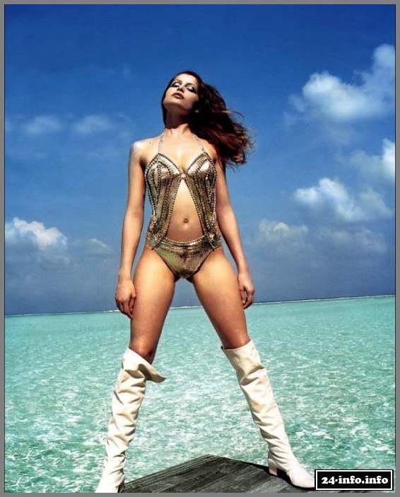 Голая звезда Летиция Каста