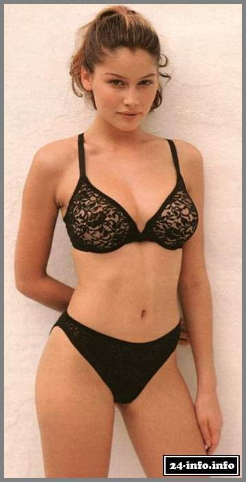 Голая звезда Летиция Каста