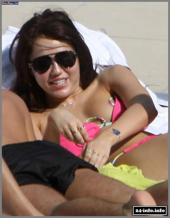 Голая звезда Майли Сайрус