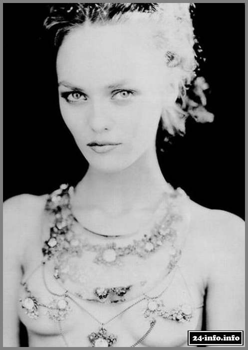 Голая звезда Ванесса Паради