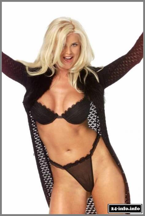 Голая звезда Виктория Сильвстедт