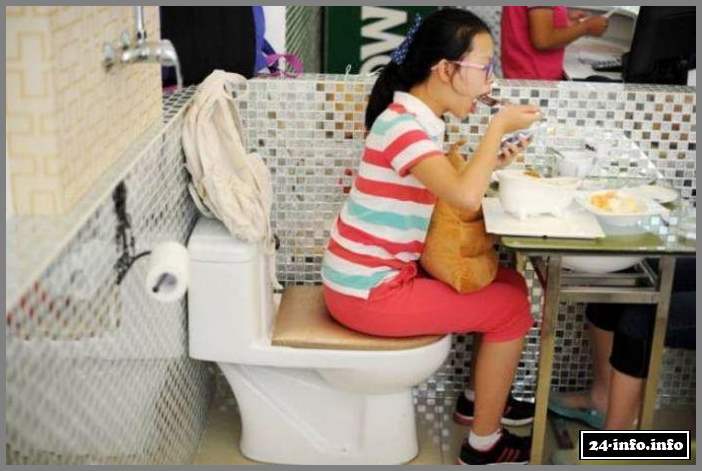 Необычный ресторан-туалет в Китае (25 фото)