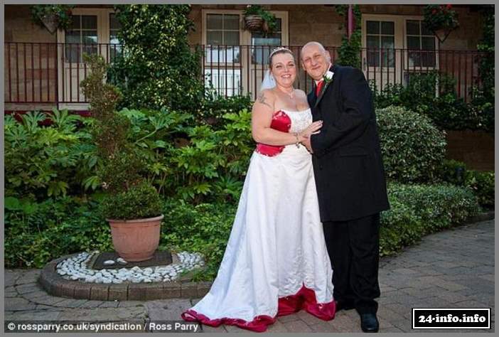 Невеста шокировала гостей, обрив голову прямо на свадьбе