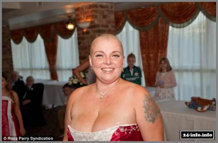 Невеста шокировала гостей, обрив голову прямо на свадьбе