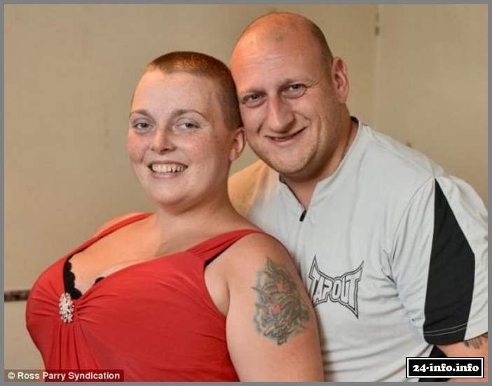 Невеста шокировала гостей, обрив голову прямо на свадьбе