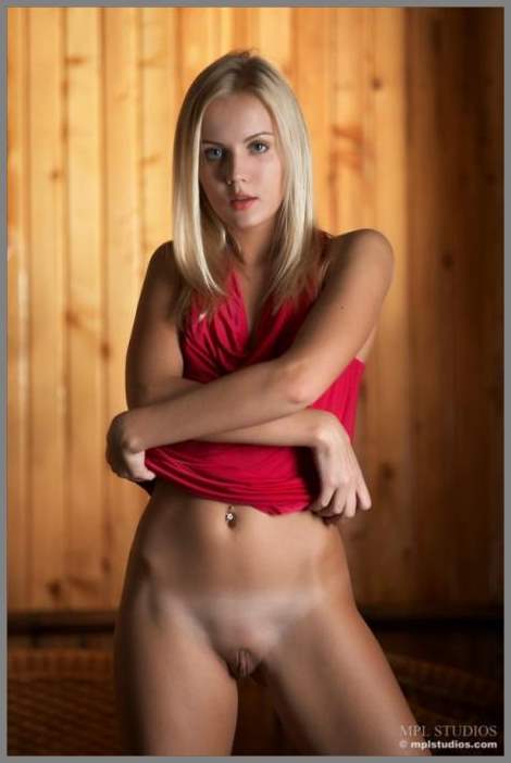 Красивая маленькая грудь