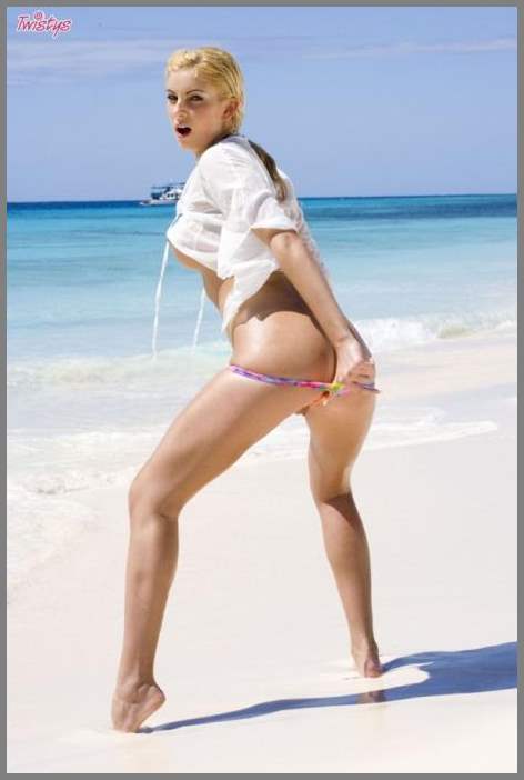 Мокрая киска блондинки