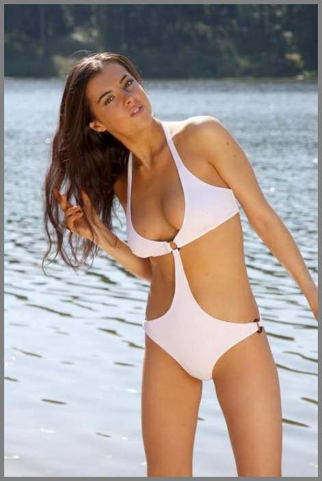 Шикарная малолетка на речке