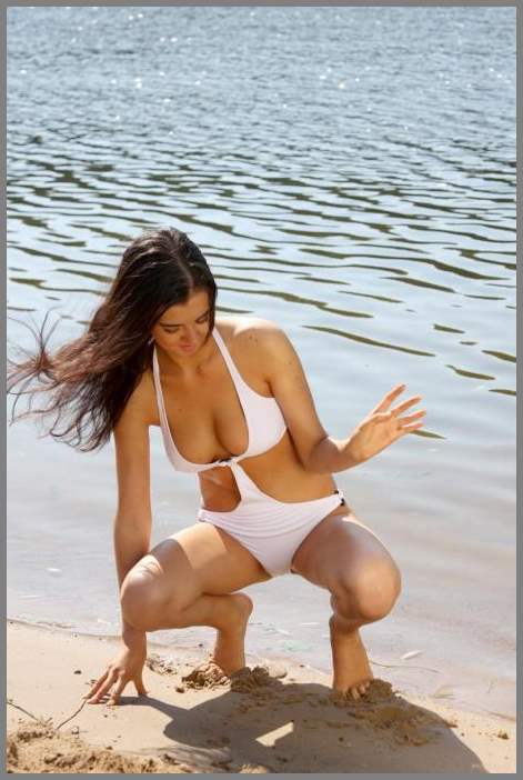 Шикарная малолетка на речке