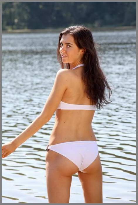 Шикарная малолетка на речке