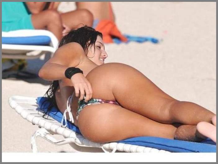 Девушки. Вид сзади