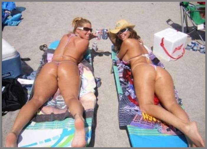 Девушки. Вид сзади