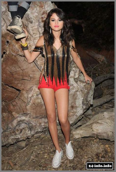 Selena Gomez снимает новый клип (15 фотографий)